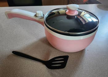 reviewer's pot in pink with the spatula