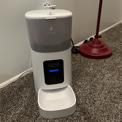 same reviewer's photo of the indicator light looking less bright with one of the dimming covers over it