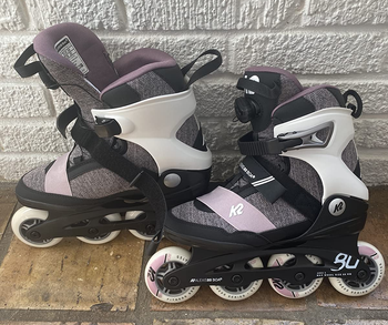 Reviewer image of the black and purple skates