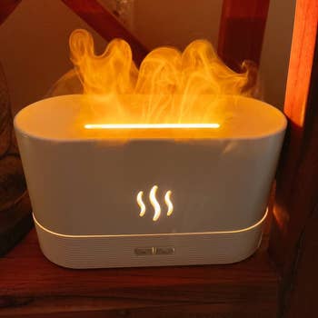 reviewer image of the white diffuser with flame-like emissions