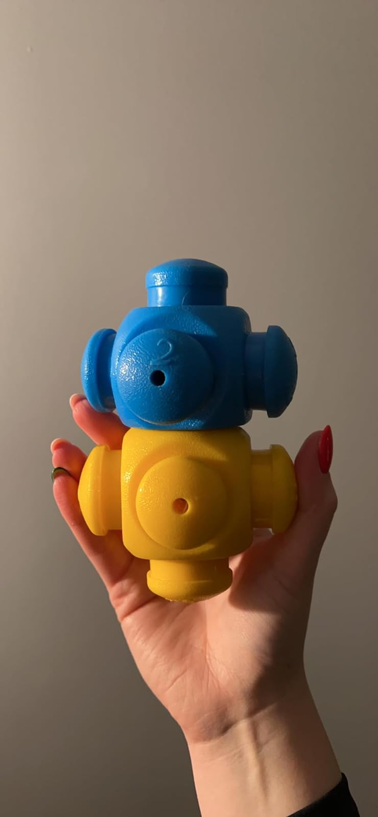 reviewer holding a bluish  and a yellowish  portion   stacked together