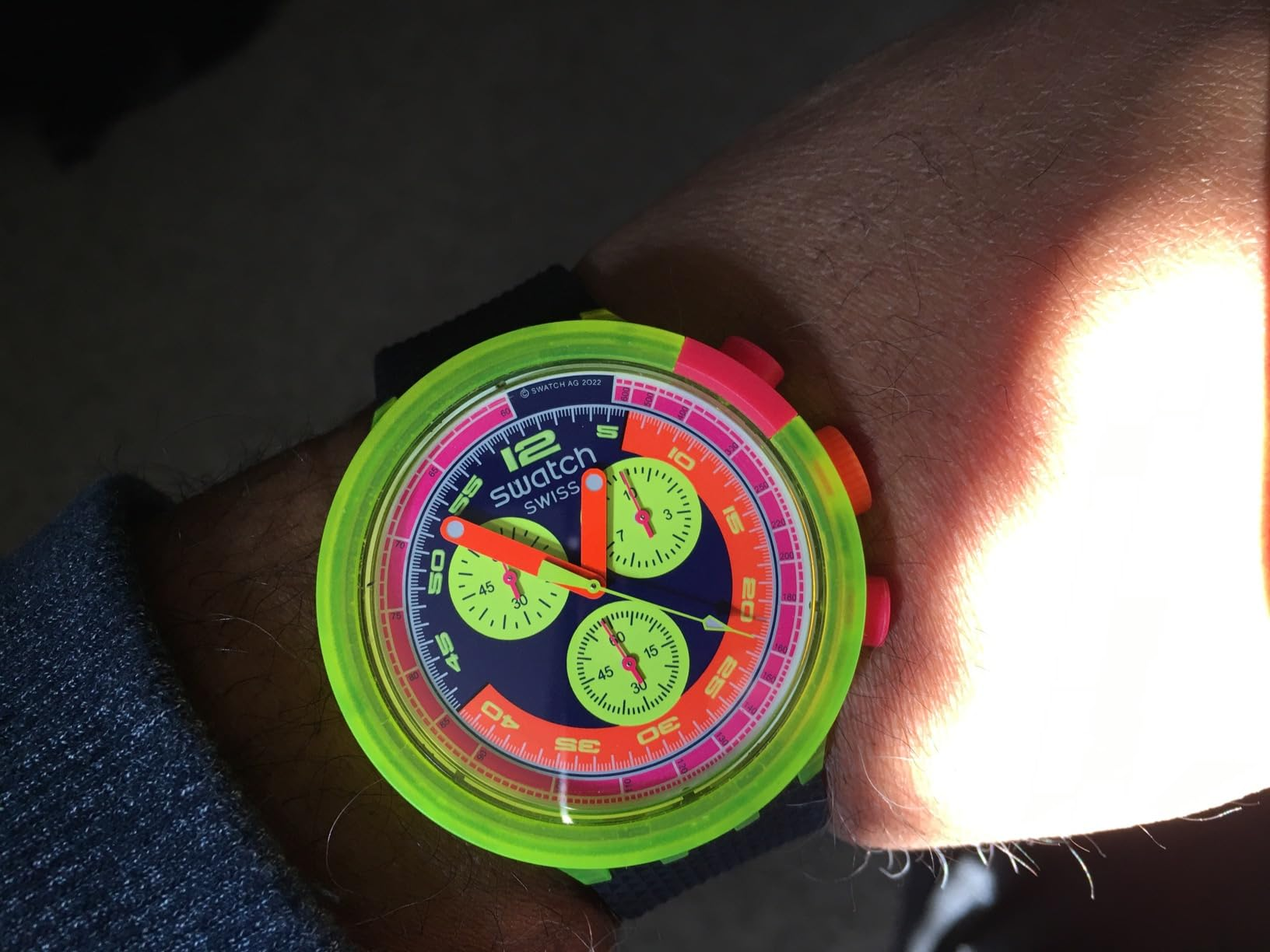 reviewer wearing the neon yellowish  ticker  nether  dim light