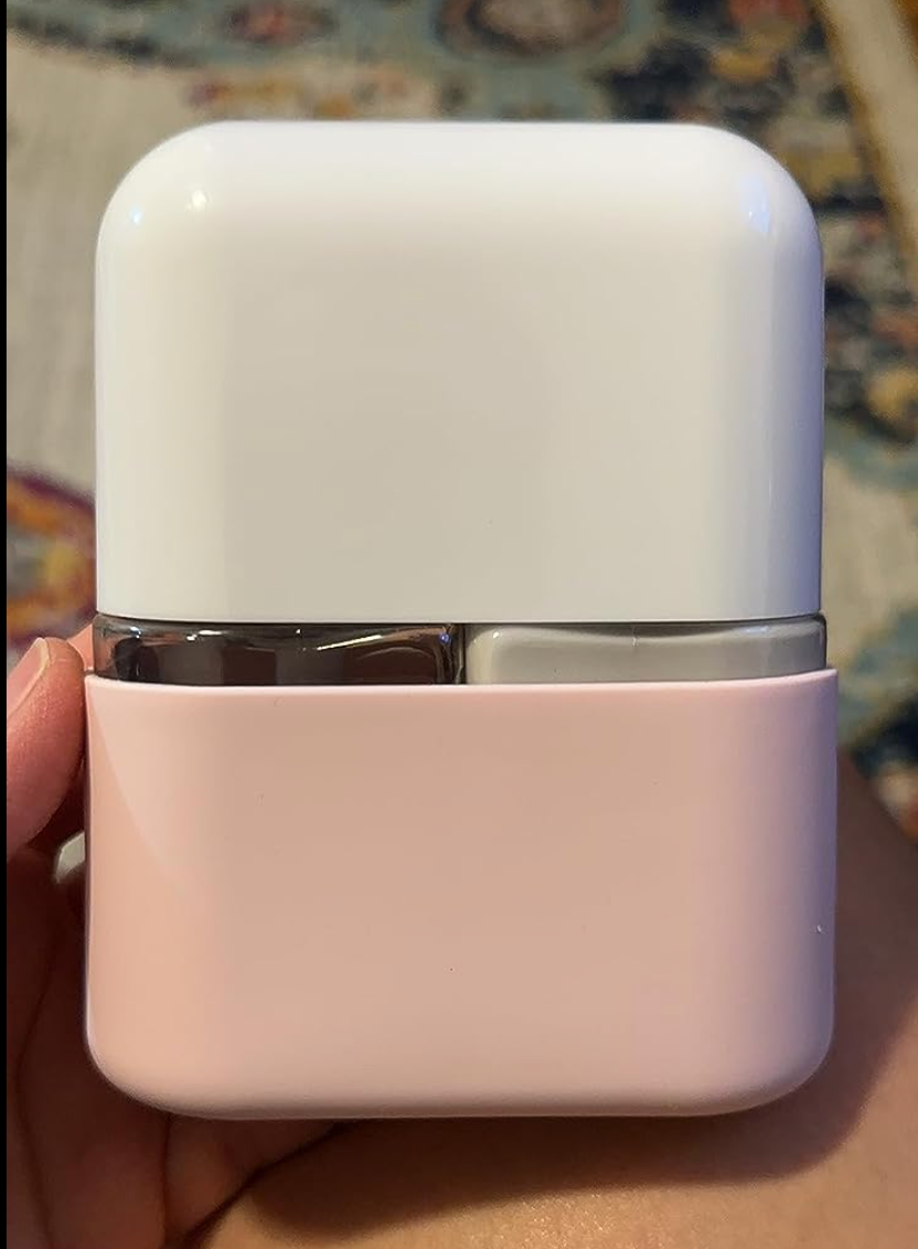 A white cap on top of the dispensers to keep it from leaking 