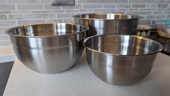 another reviewer photo of the bowls with no lids