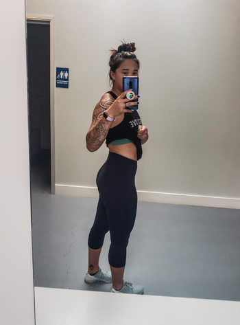 Same reviewer showing the back side of the leggings