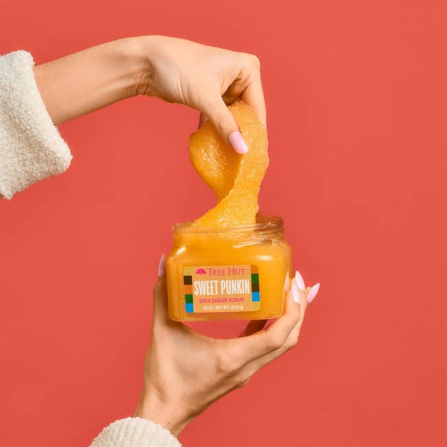 A exemplary showing the consistency of the Tree Hut Sweet Punkin Shea Sugar Scrub