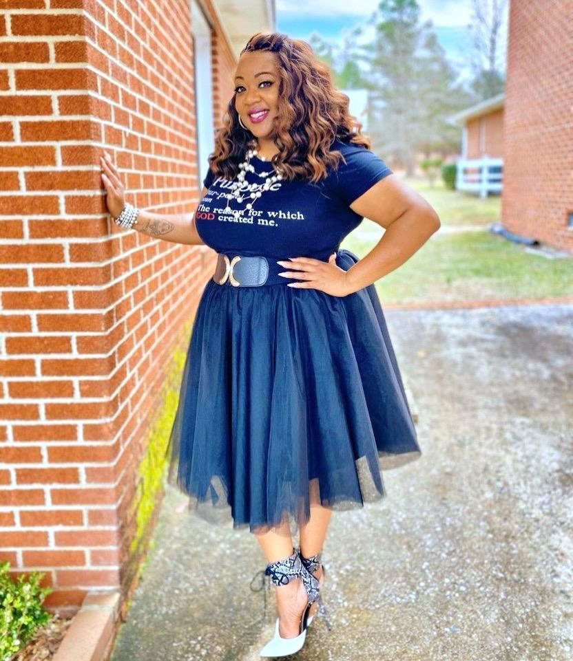 another reviewer wearing the black skirt