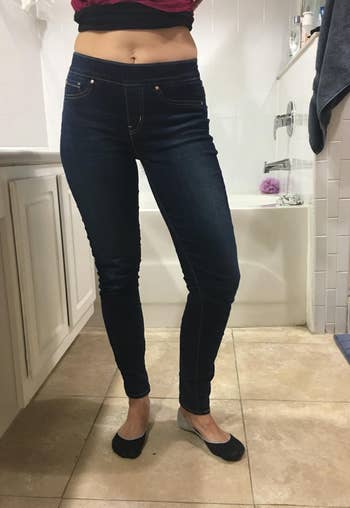the levi's skinny jeans from the front