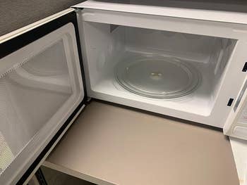 setelah gambar microwave yang sama sekarang benar-benar bersih dan tahan karat