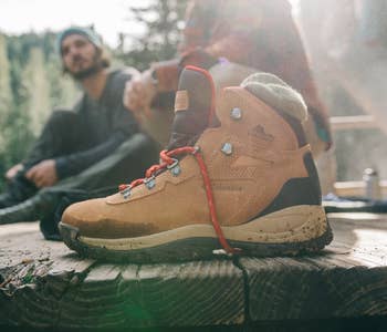 the hiking boot in Cognac with red laces