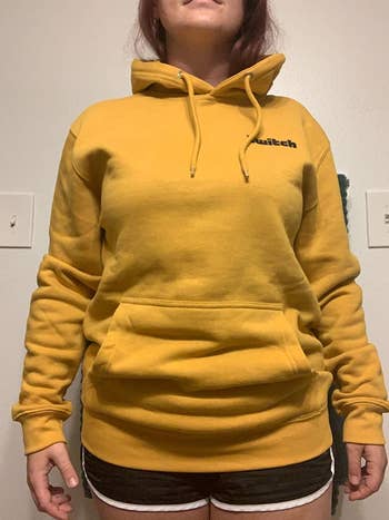 another reviewer in the sweatshirt in mustard yellow