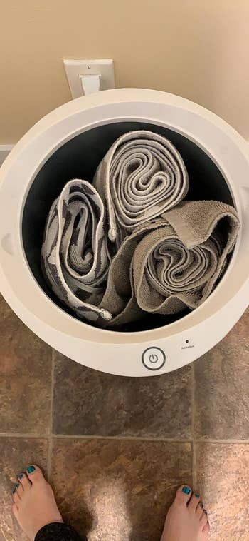 Reviewer showing 3  towels wrong  the warmer