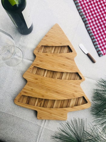empty Christmas tree serving board