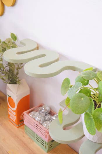 the squiggle shelf in light green