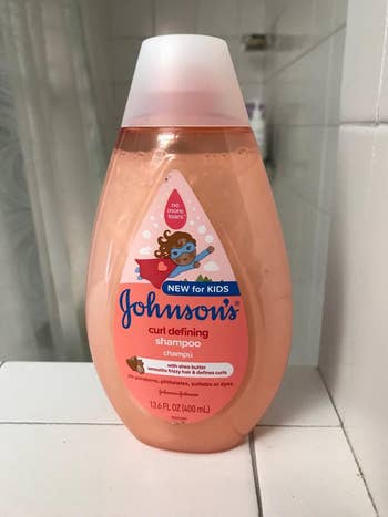 Reviewer image of the shampoo bottle