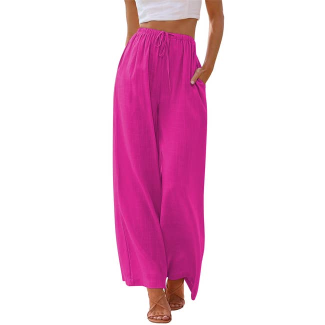 A exemplary wearing the wide-leg pants