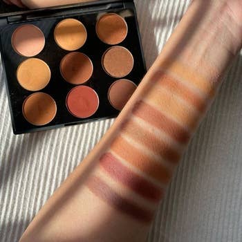 the everyday eyeshadow palette with 9 colors