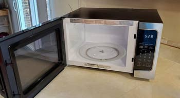the same reviewer shows the microwave open