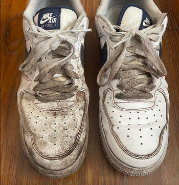 A pair of sneakers with one dirty and one cleaned with the sneakeraser 