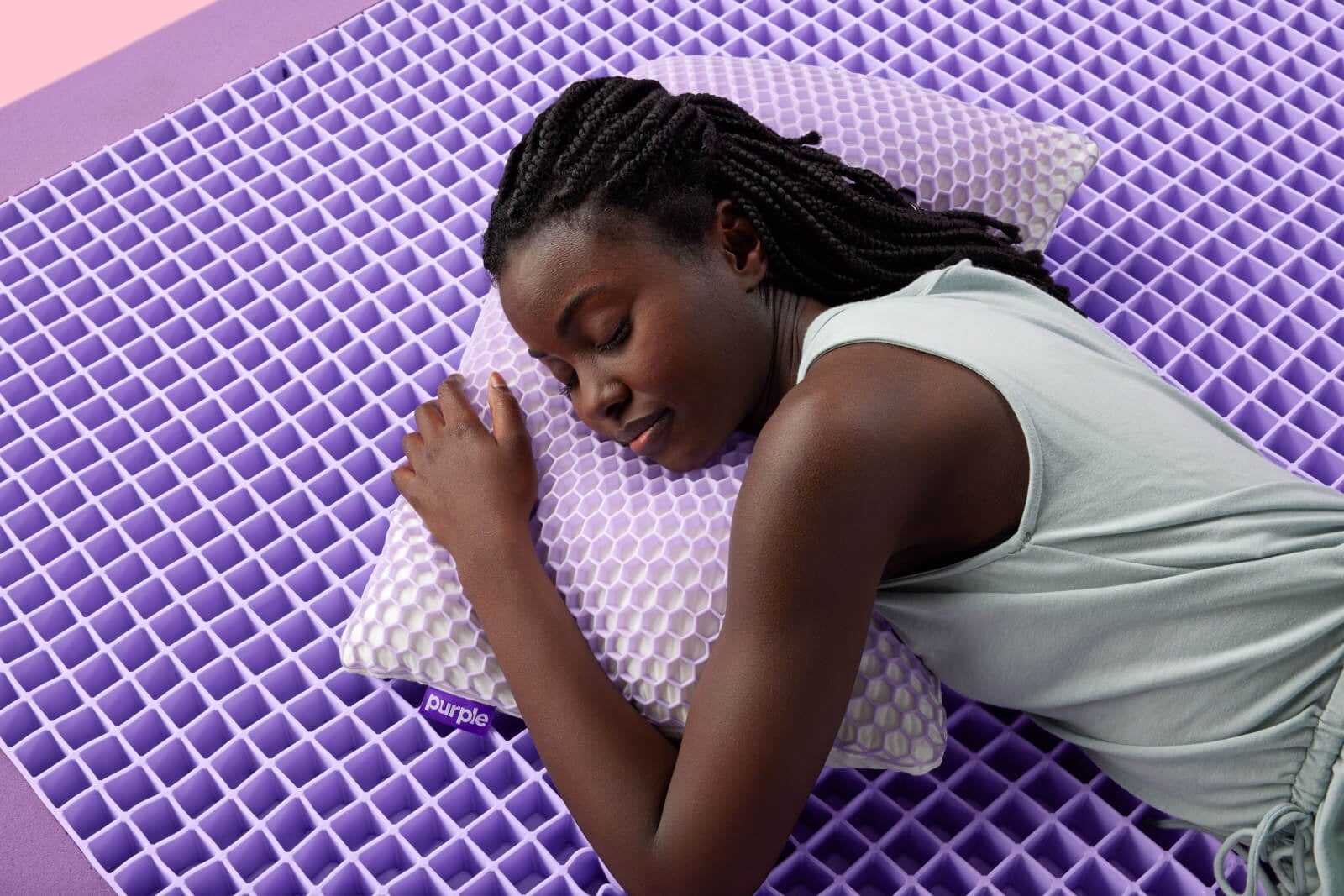 Model sleeping on their side on the pillow