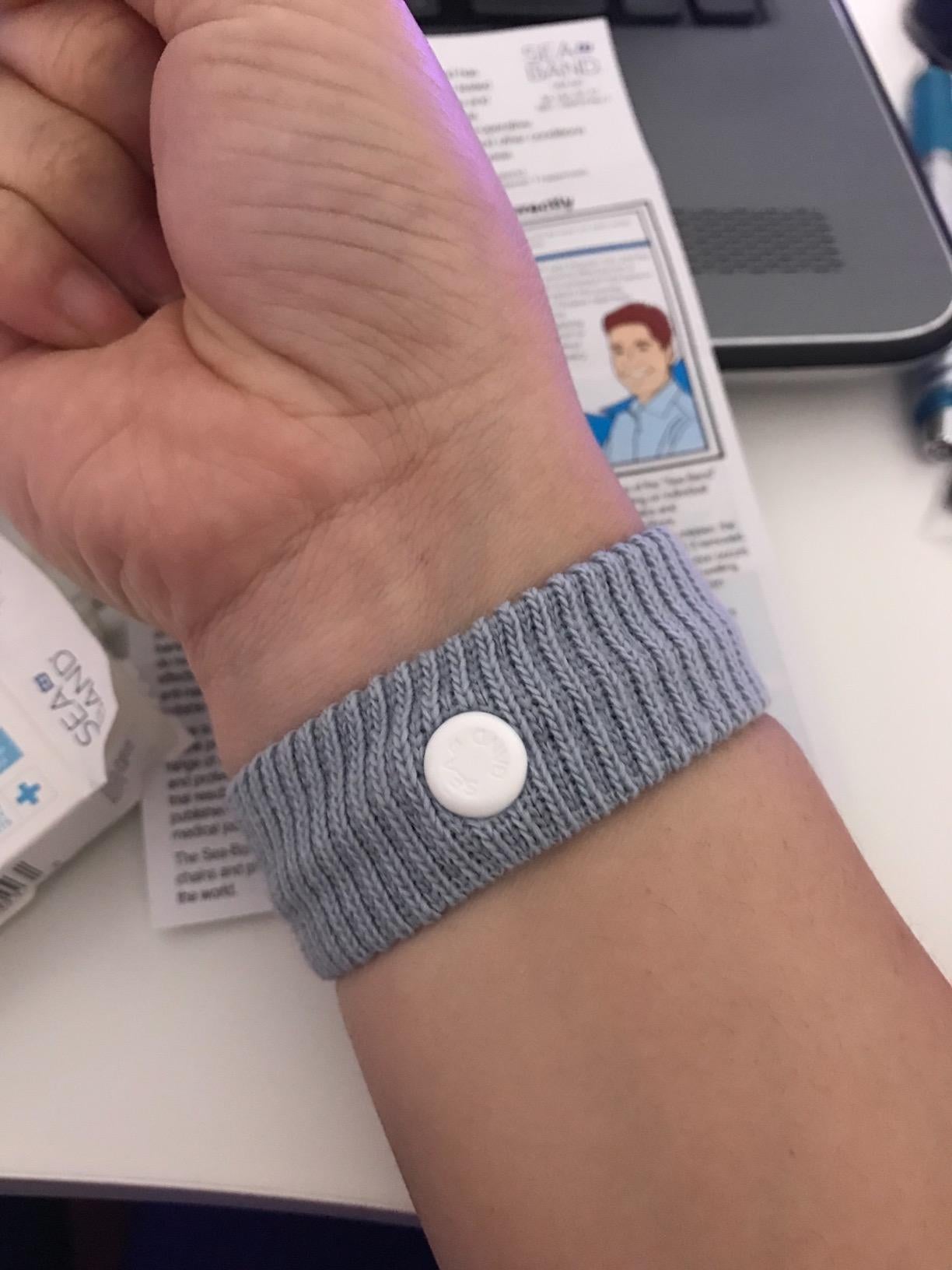 Reviewer wearing gray band on their wrist