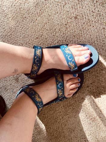 different reviewer wearing same sandals in blue sun and moon pattern