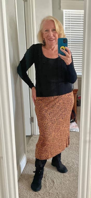 reviewer successful  leopard people     skirt and achromatic  apical  and boots 