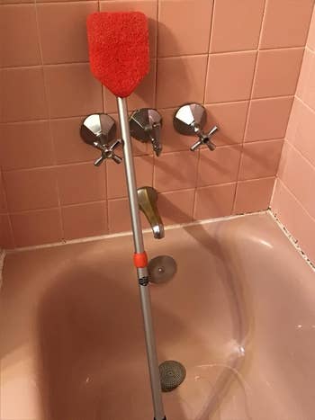 the extendable scrubber in a tub