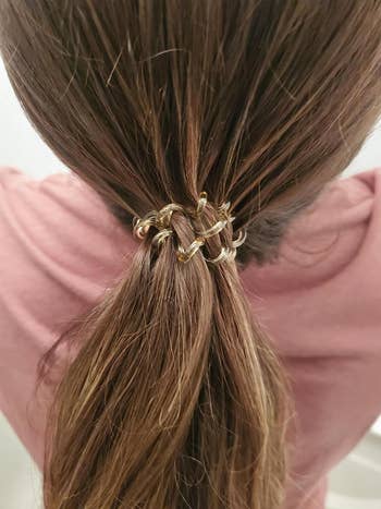 Reviewer wearing one of the brunette hair ties