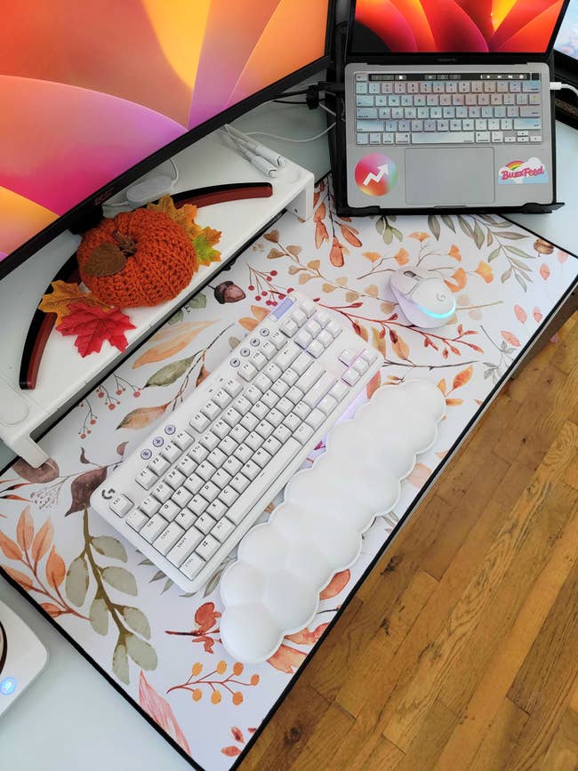 a fall-themed table mat with greenish yellowish and orangish autumn foliage connected it
