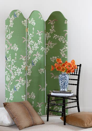 scalloped screen in green floral print