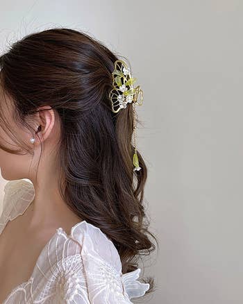 model wearing jasmine-inspired claw clip with a half-up half-down hairstyle