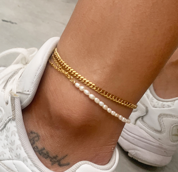 Model wearing the gold anklet