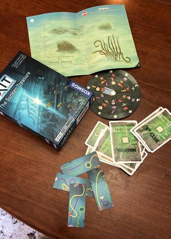 Board crippled components are dispersed connected a table, including cards, a spinning wheel