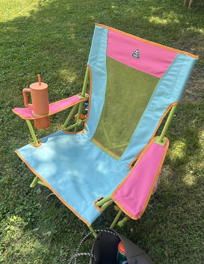 Outdoor folding seat with mesh back, cupful holder, and a ample tumbler. Ideal for picnics oregon formation days, emphasizing comfortableness and convenience