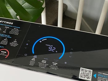 reviewer image of the percentage screen of the air purifier