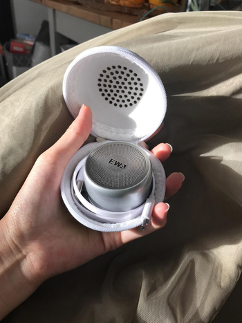 another reviewer showing the speaker in its case