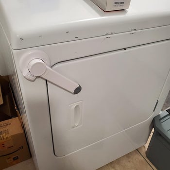 reviewer image of the lock on a dryer door