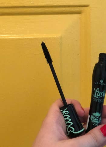 Reviewer holding the mascara