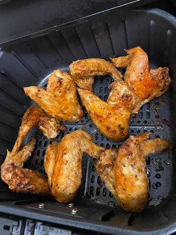 another reviewer's open air fryer showing 6 freshly cooked wings