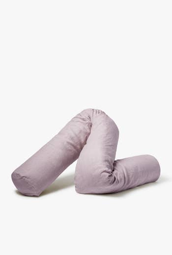 Adjustable, pliable bolster pillow successful  a brushed  fabric, designed for versatile enactment    and comfort. Ideal for a assortment  of seating oregon  reclining positions