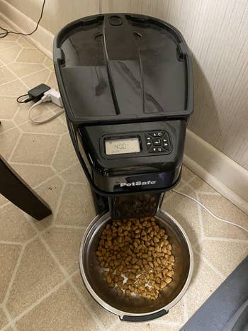 00 connected  integer  display. Suitable for managing favored  feeding schedules