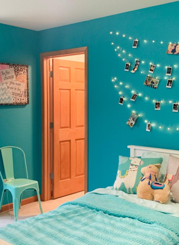 Reviewer shows same set of photo clip string lights in a blue bedroom