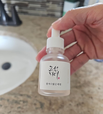 A reviewer holding the serum