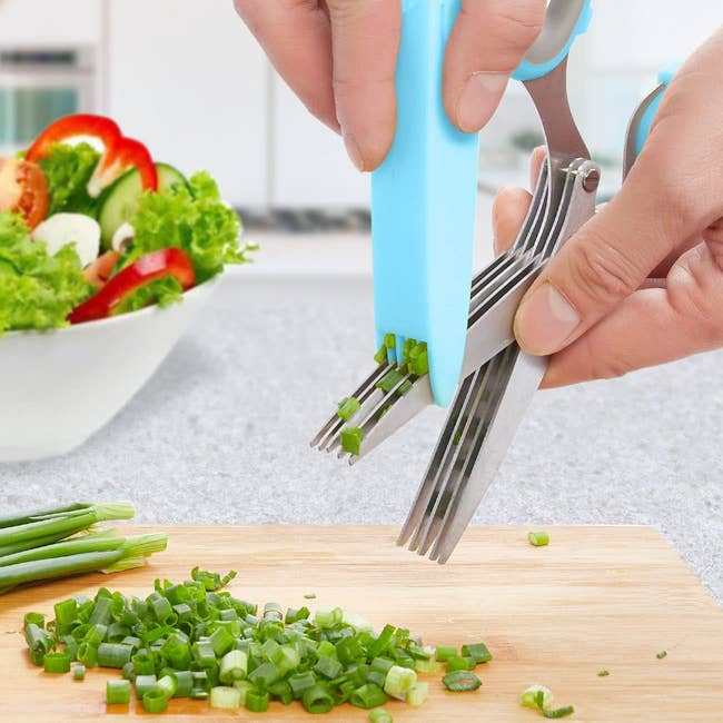a model using the scissors to cut scallions and the comb to remove all the slices