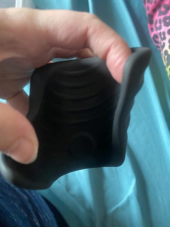 reviewer opening sleeve to display internal ribbing