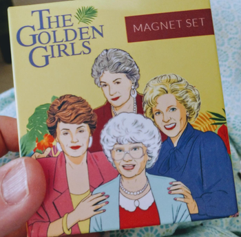 the packaging of the magnet set