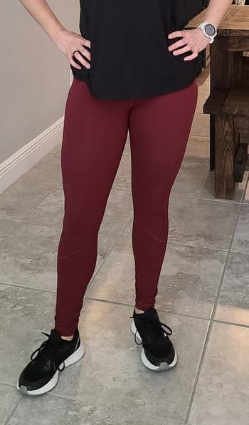 reviewer wearing maroon leggings
