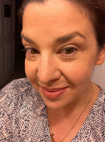 reviewer wearing lipstick