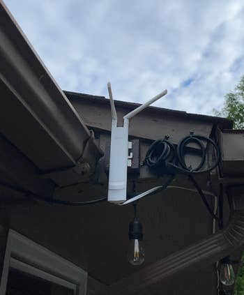 reviewer's photograph of extender mounted to their roof